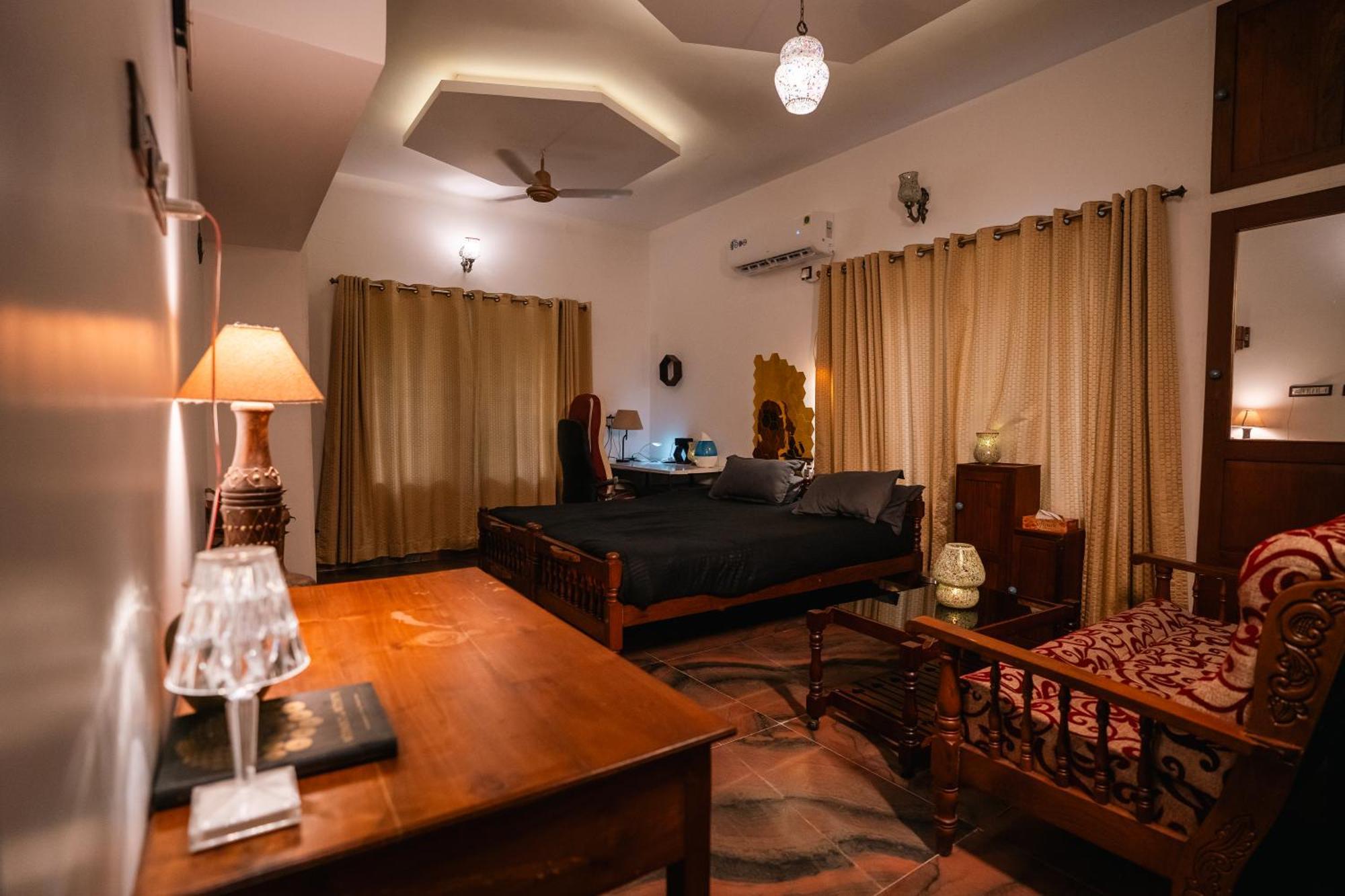 Hexa Retreat Space - Airport *