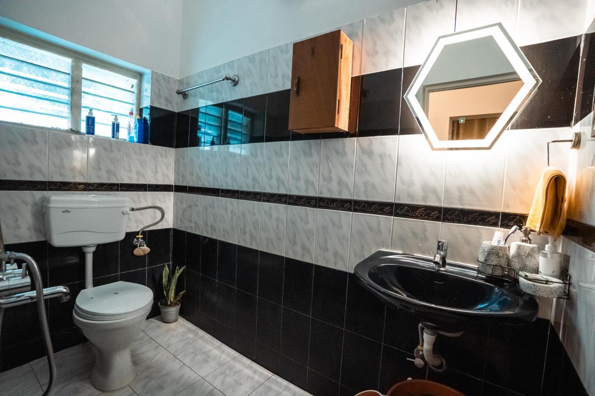 Hexa Retreat Space - Airport Homestay