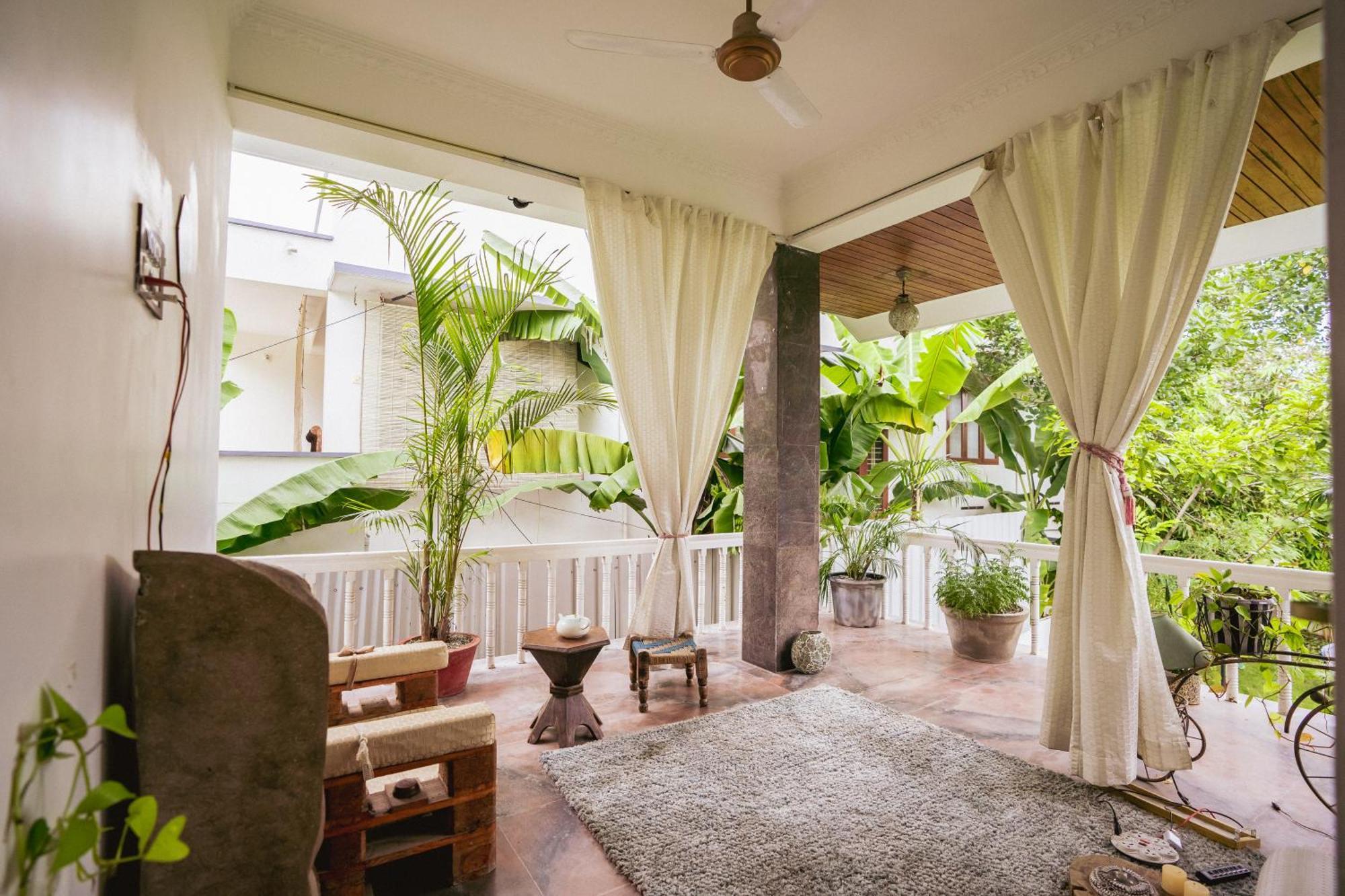 Hexa Retreat Space - Airport *